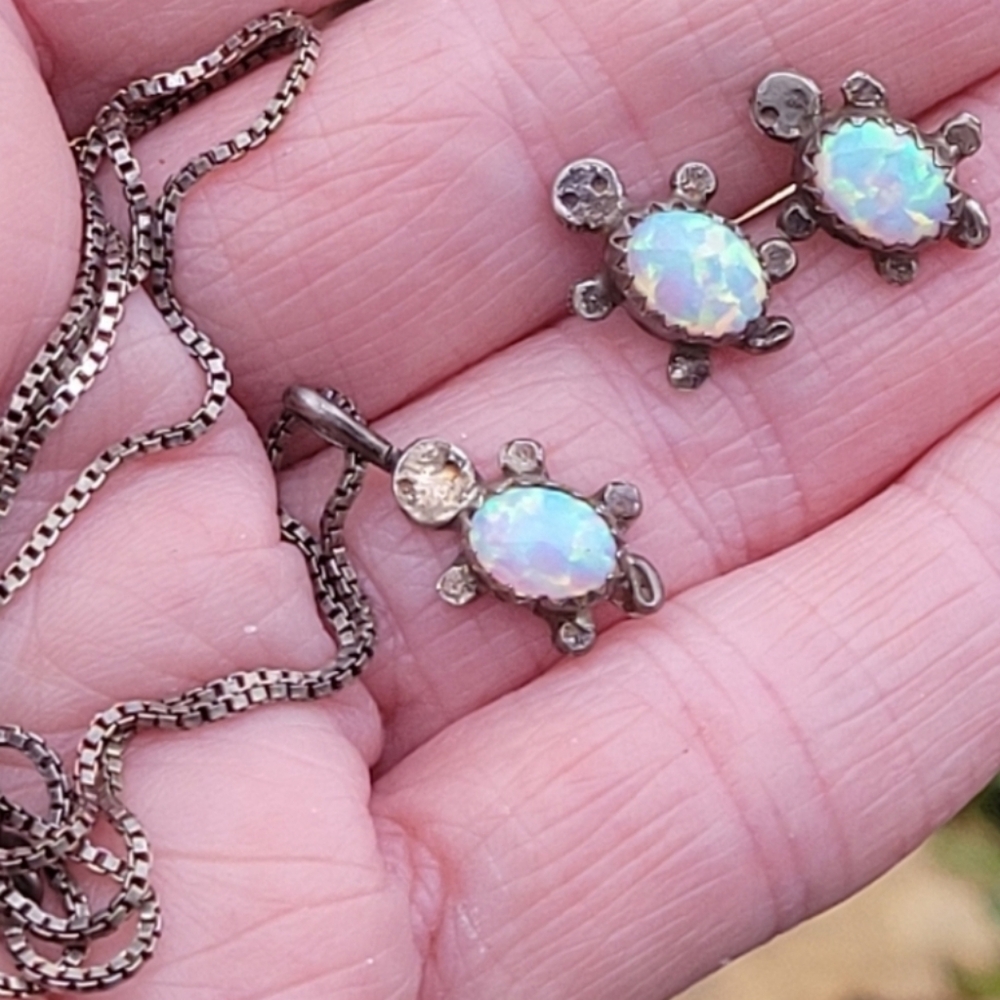 Vintage Native American Sterling Silver Opal Turtle Necklace Earrings Set